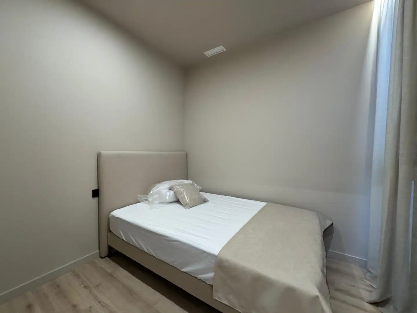 Bedroom of Flat for rent in Santa Coloma de Gramenet  with Air Conditioner, Heating and Furnished