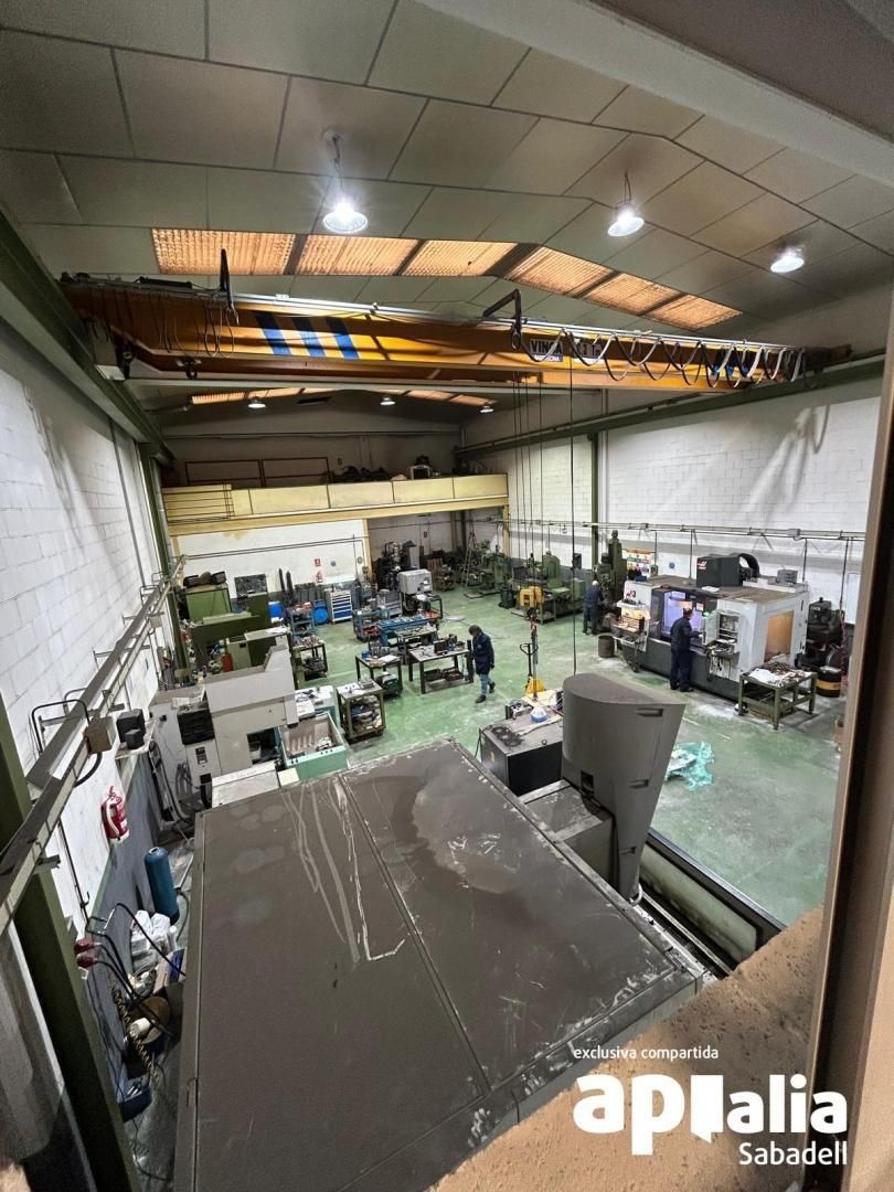 Vista exterior de Nave industrial en venta en Rubí