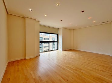 Piso con ascensor en venta en Francisco Rabal 33