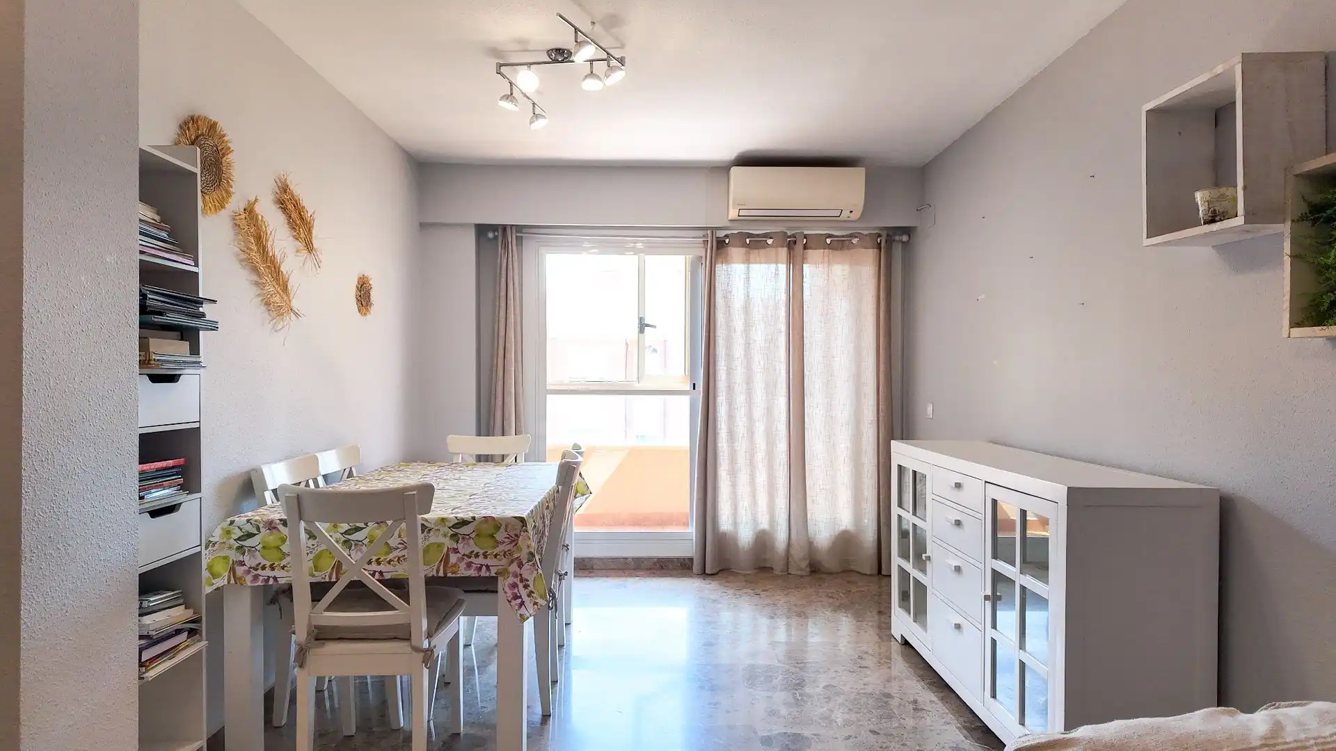Menjador de Apartament de lloguer en Valencia amb Aire condicionat, Calefacció i Terrassa
