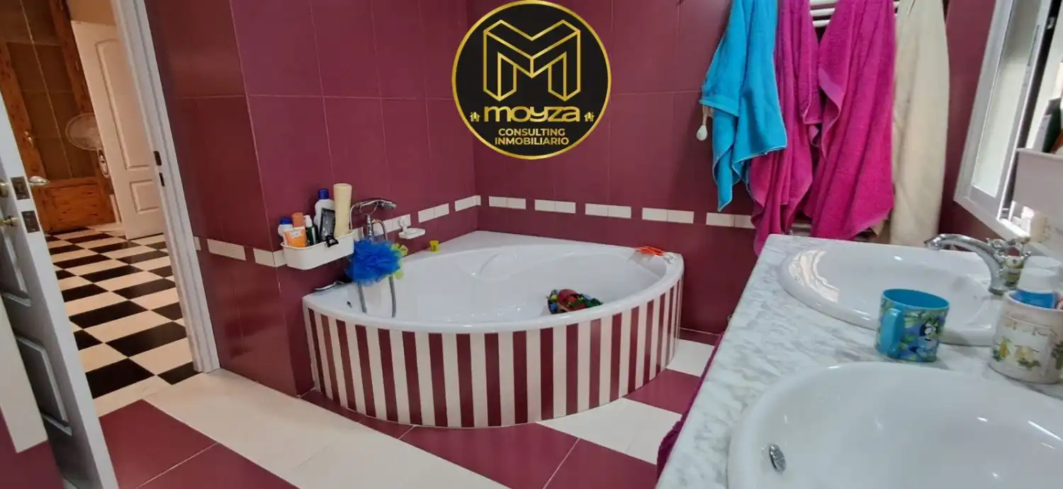 Baño de Casa o chalet de alquiler en Jaén con Aire acondicionado, Calefacción y Terraza