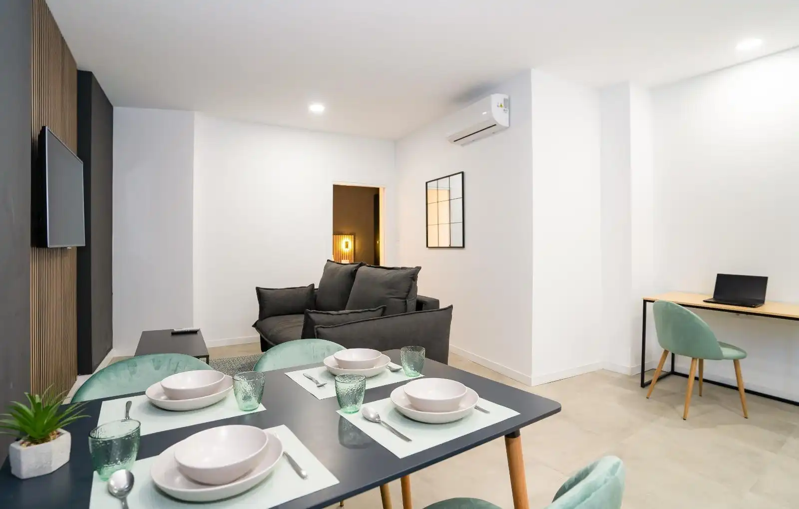 Living room of Flat for sale in Málaga  with Air Conditioner, Furnished and Community pool