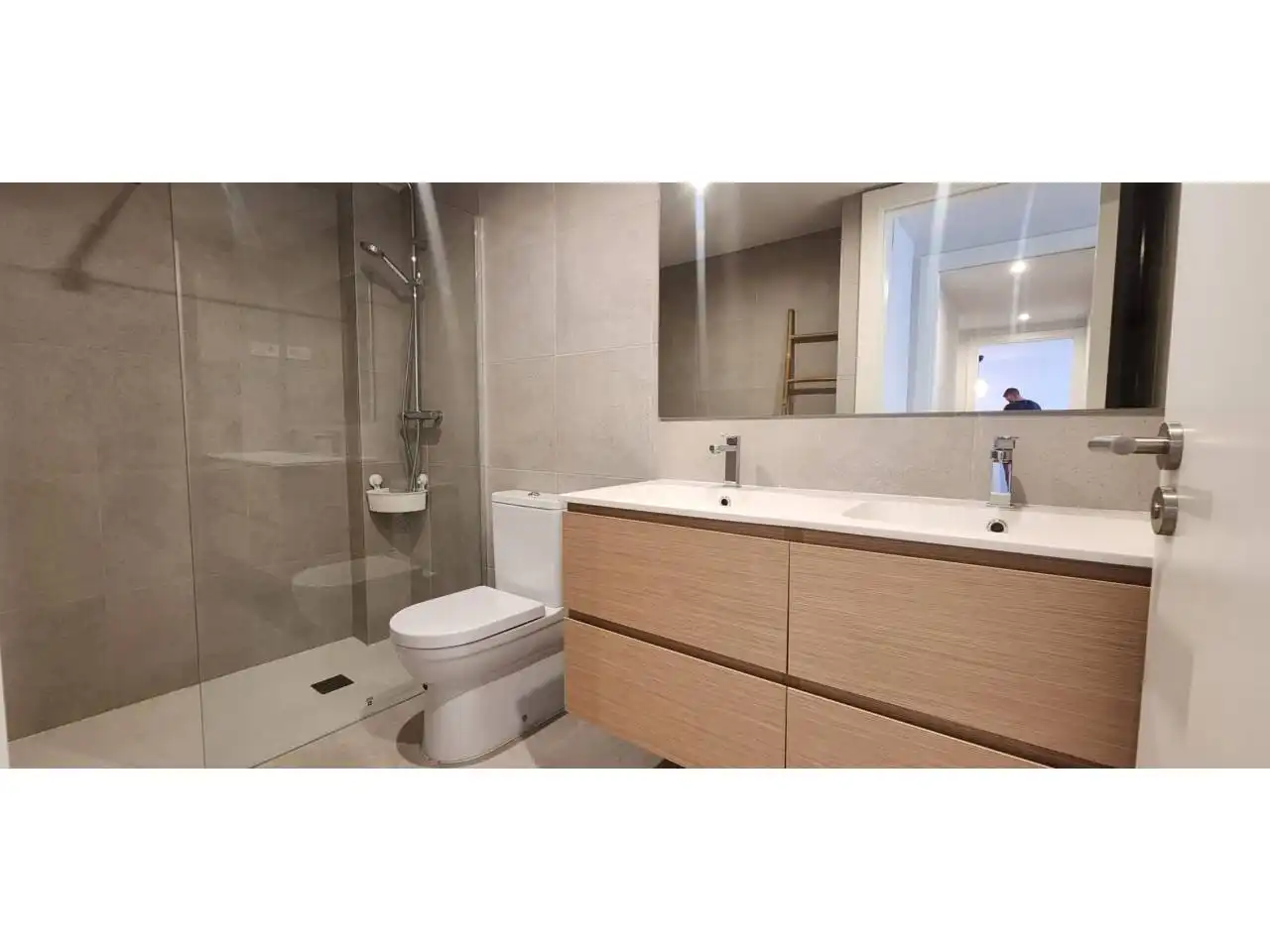 Badezimmer von Wohnung zur Miete in Terrassa mit Klimaanlage, Heizung und Terrasse