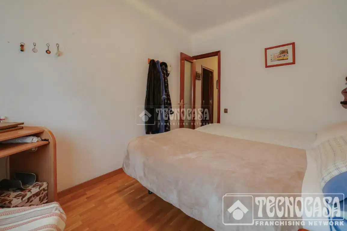 Habitación de Casa adosada en venta en Santa Coloma de Gramenet con Aire acondicionado, Calefacción y Parquet