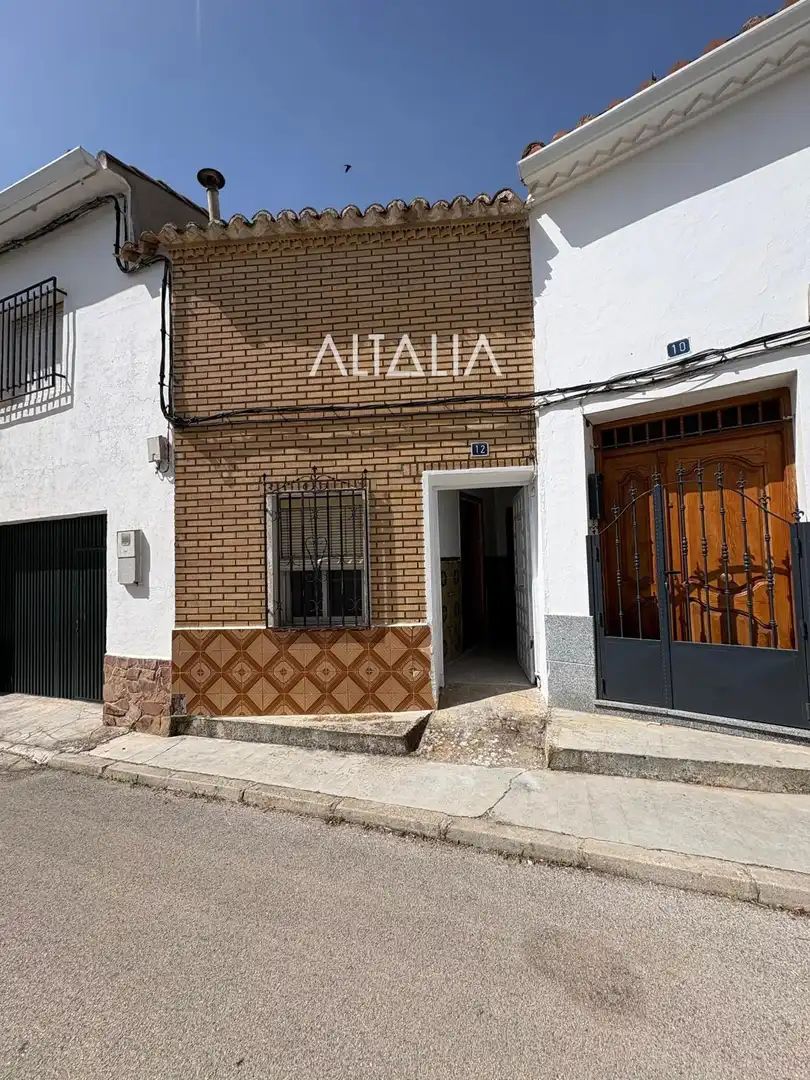 Vista exterior de Casa o chalet en venta en Pozorrubio de Santiago con Calefacción y Jardín privado