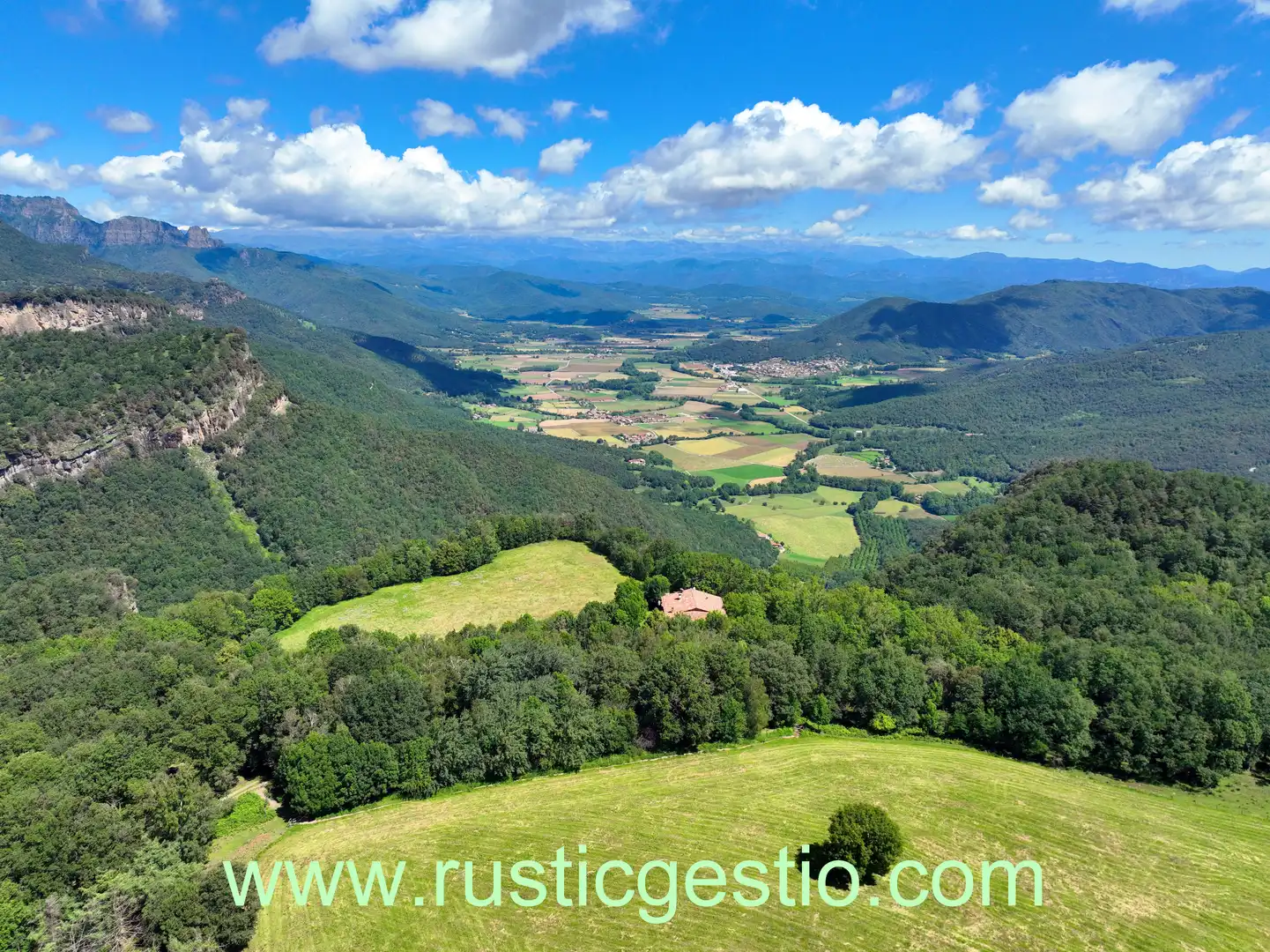 Country house zum Verkauf in La Vall d'en Bas mit Heizung, Privatgarten und Parkett