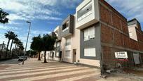 Vista exterior de Casa adosada en venda en Roquetas de Mar amb Piscina comunitària