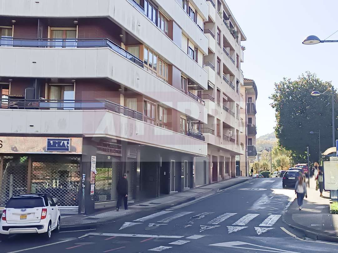 Exterior view of Box room for sale in Errenteria