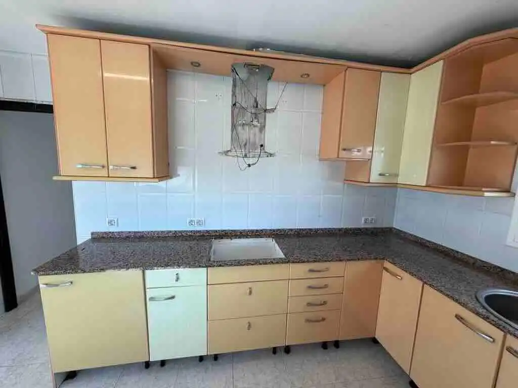 Casa aparellada en venda a C/ Menorca, imagen 6