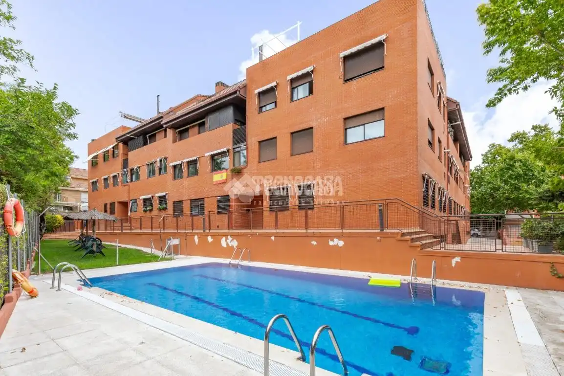 Swimming pool of Flat for sale in Madrid  with Heating, Parquet flooring and Storage room