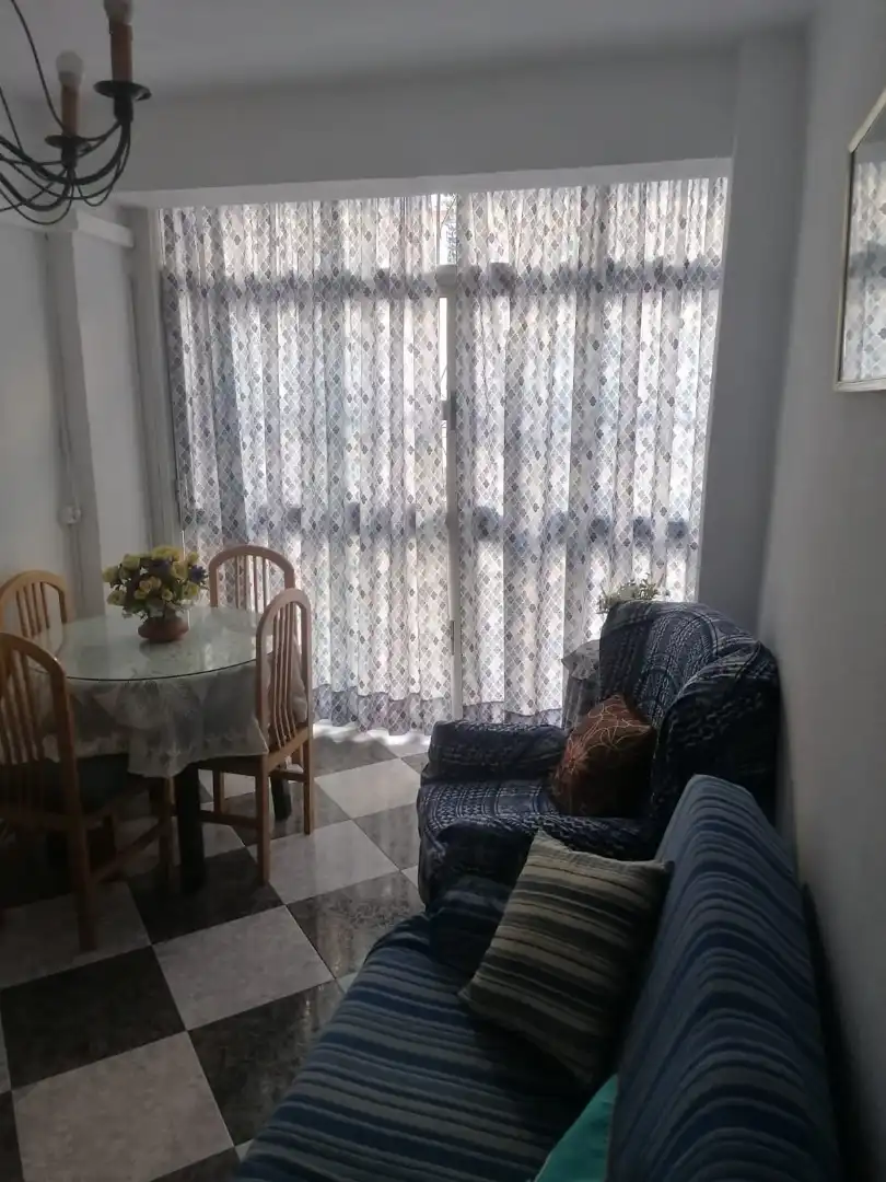Sala d'estar de Pis de lloguer en Sevilla amb Aire condicionat, Terrassa i Moblat