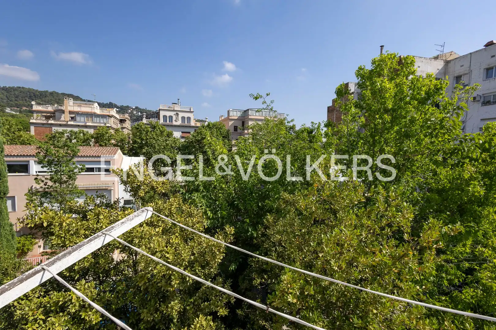 Vista exterior de Àtic en venda en Barcelona amb Calefacció