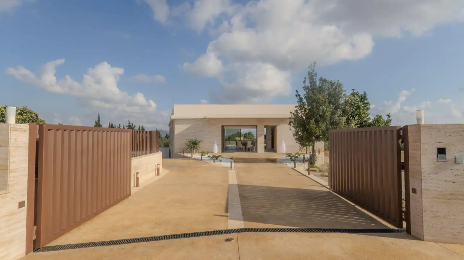 Vista exterior de Casa o xalet de lloguer en Muro amb Aire condicionat, Calefacció i Jardí privat