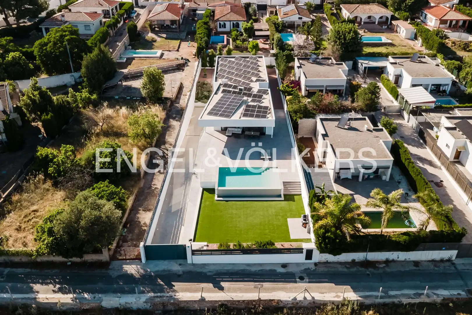 Vista exterior de Casa o xalet en venda en Náquera amb Aire condicionat, Calefacció i Jardí privat