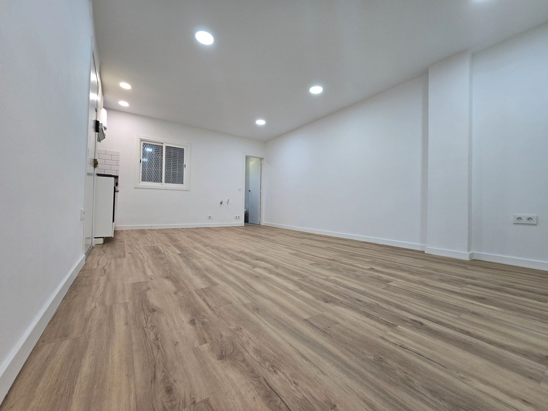 Estudio de alquiler en  Barcelona Capital con Parquet y Horno