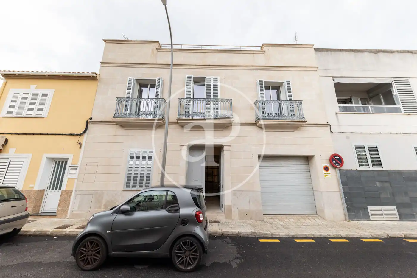 Außenansicht von Einfamilien-Reihenhaus zum Verkauf in  Palma de Mallorca mit Klimaanlage, Heizung und Privatgarten