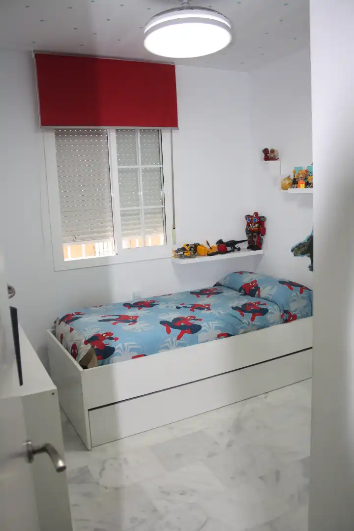 Schlafzimmer von Einfamilien-Reihenhaus zum Verkauf in Montequinto mit Klimaanlage, Heizung und Terrasse