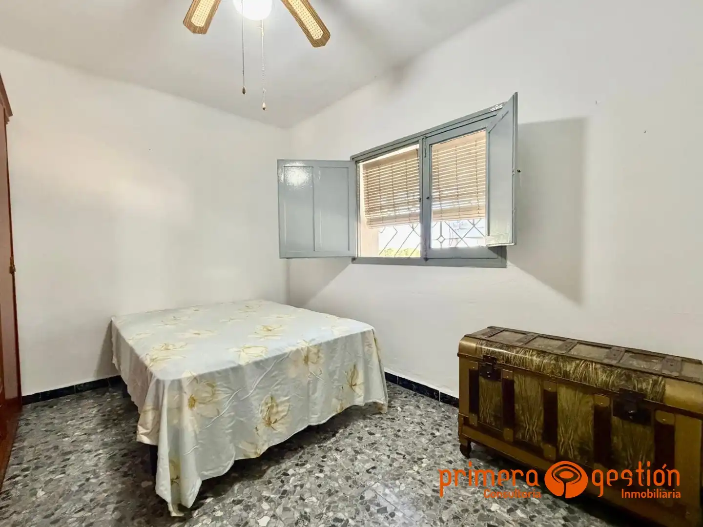 Habitación de Casa o chalet en venta en Lora del Río con Trastero y Amueblado