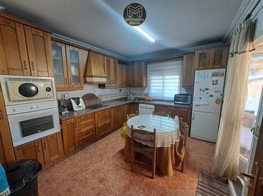 Casa con balcón en venta en Los Villares