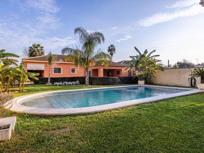 Piscina de Casa o xalet en venda en Coria del Río amb Aire condicionat, Calefacció i Jardí privat