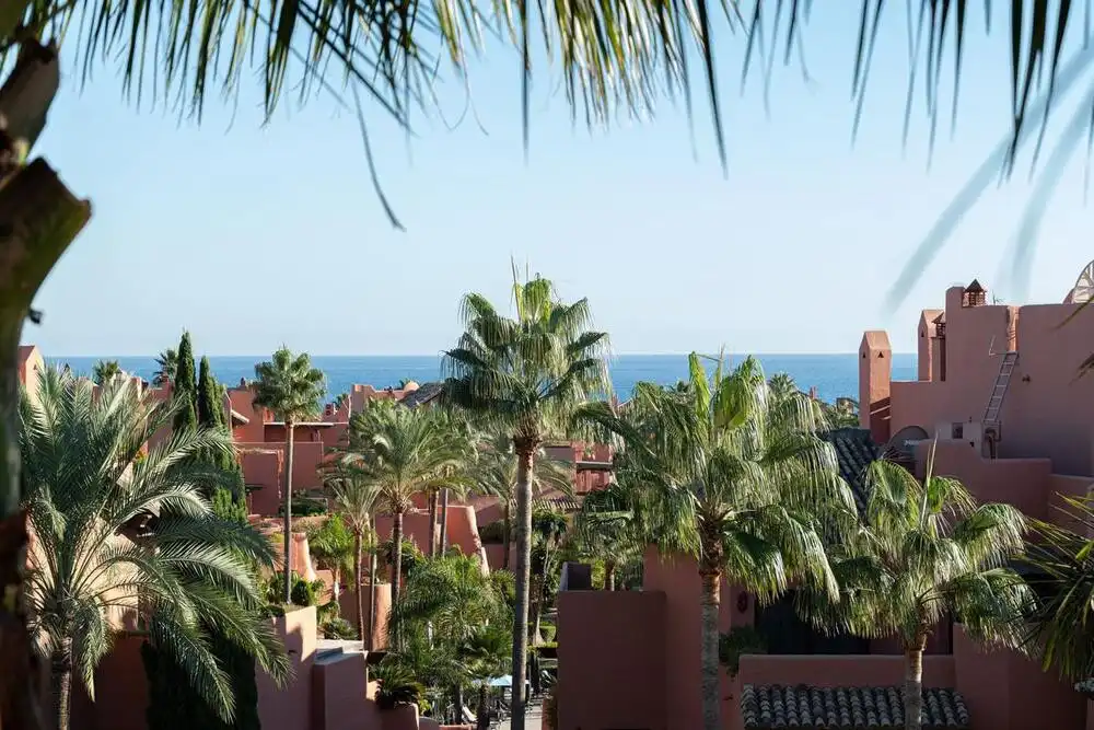 Vista exterior de Apartamento de alquiler en Estepona con Aire acondicionado, Terraza y Piscina