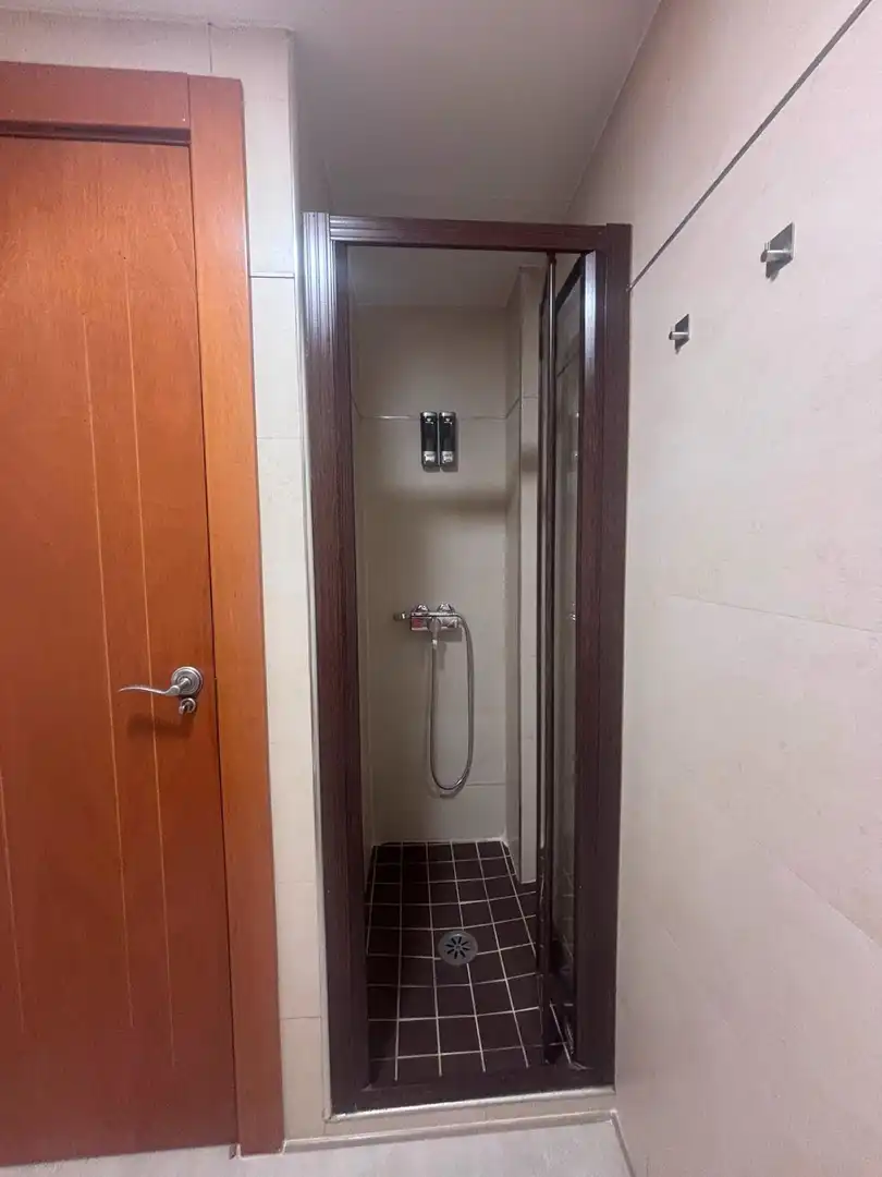 Baño de Piso de alquiler en Granada con Terraza y Amueblado