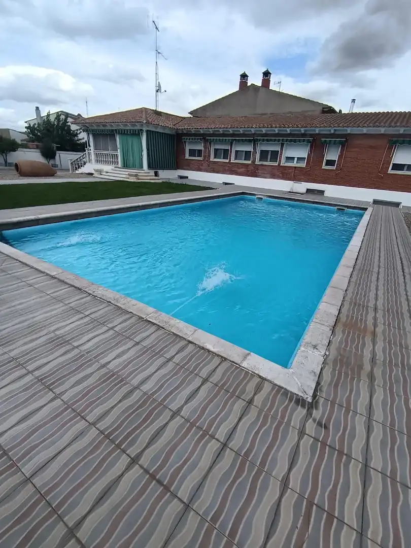 Chalet con piscina en venta en Viana de Cega, imagen 6