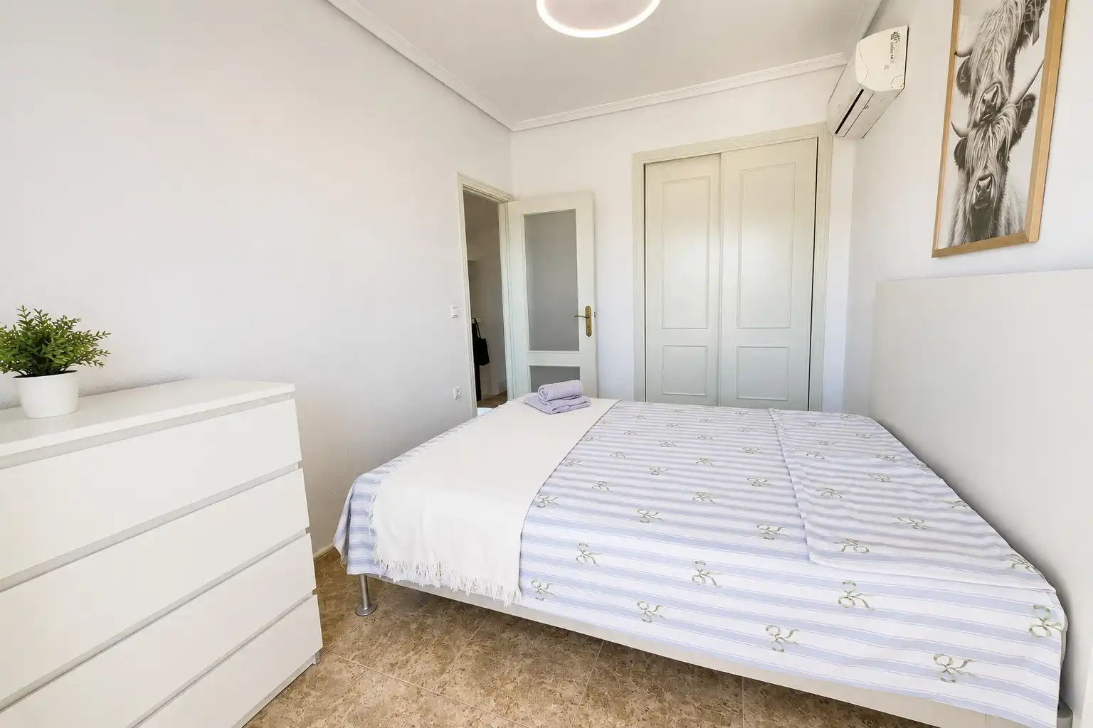 Dormitori de Casa o xalet en venda en Orihuela amb Aire condicionat, Calefacció i Jardí privat