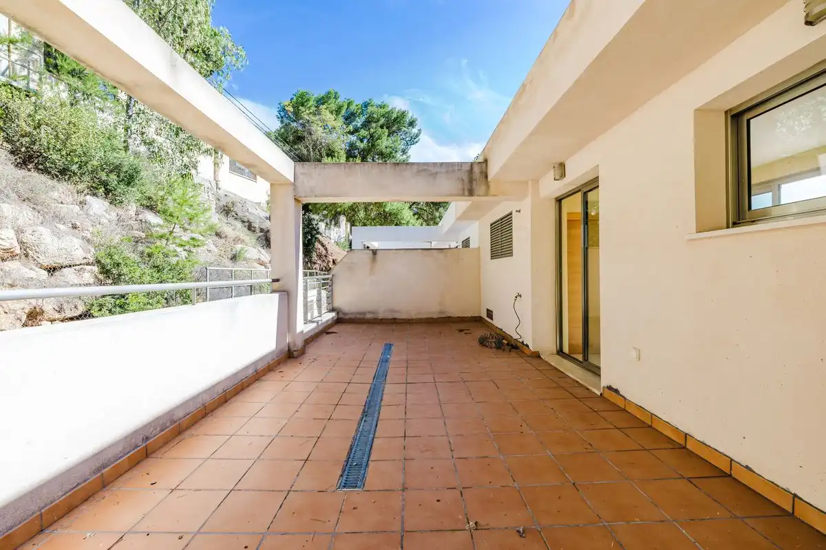 Terrassa de Casa adosada en venda en Málaga amb Aire condicionat, Calefacció i Jardí privat