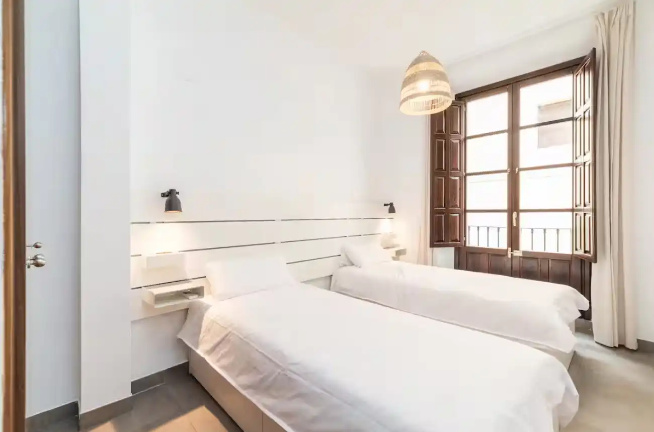 Dormitori de Apartament de lloguer en Granada amb Aire condicionat, Calefacció i Parquet