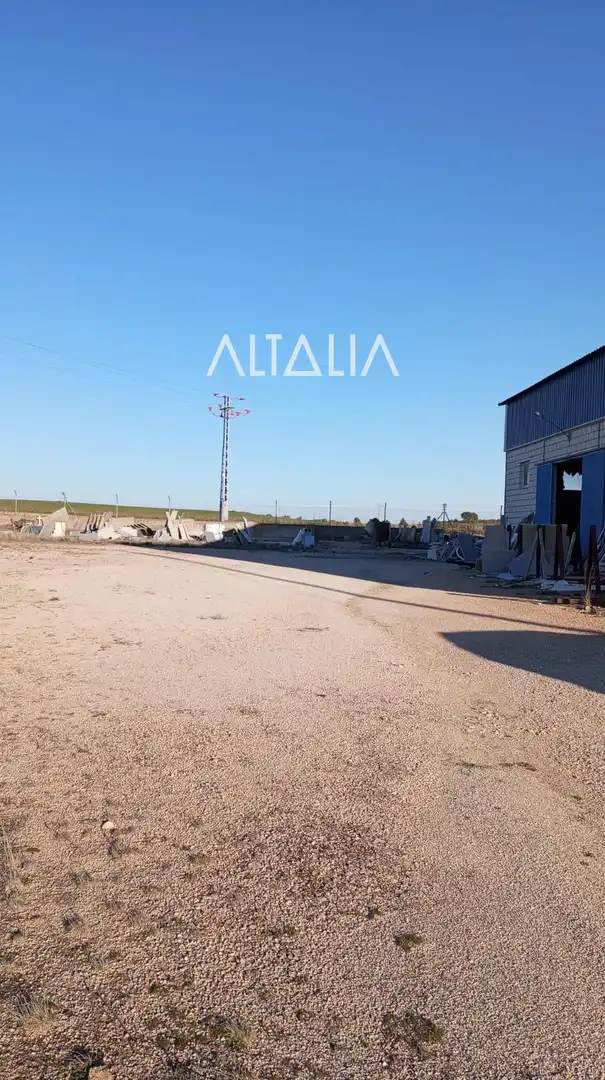 Nave industrial en venta en Osa de la Vega