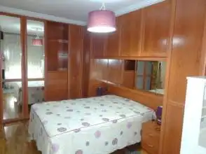 Schlafzimmer von Wohnung zur Miete in Gijón  mit Heizung, Parkett und Möbliert