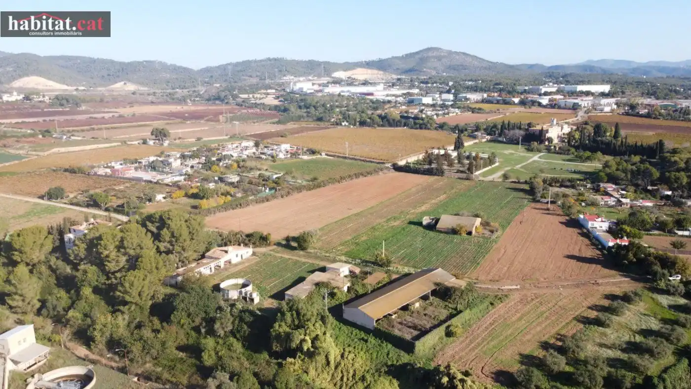 Finca rústica en venta en Vilanova i la Geltrú con Jardín privado y Terraza