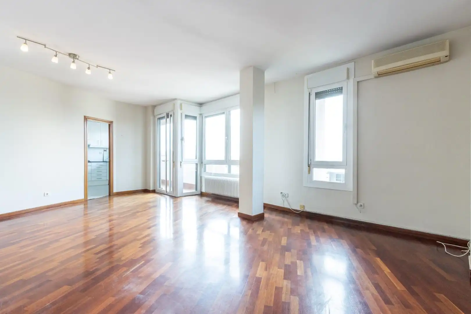 Living room of Attic for sale in Sabadell  with Air Conditioner, Heating and Parquet flooring