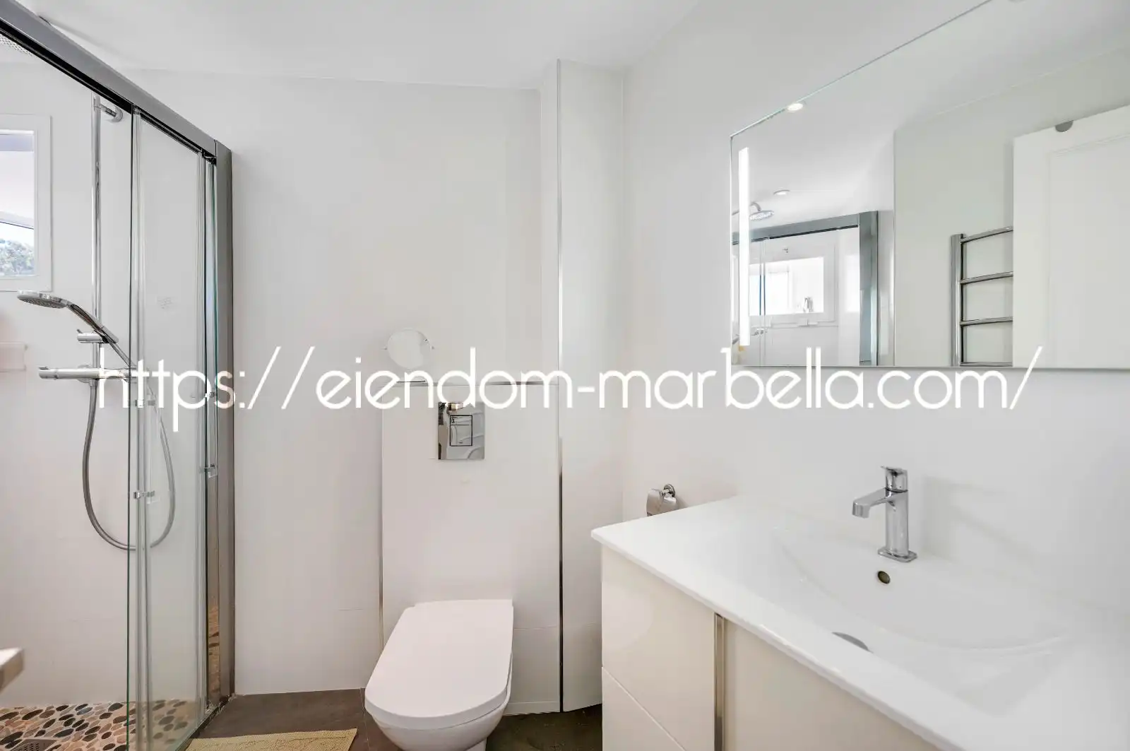 Bathroom of Apartments for sale in Marbella  with Air Conditioner, Terrace and Furnished