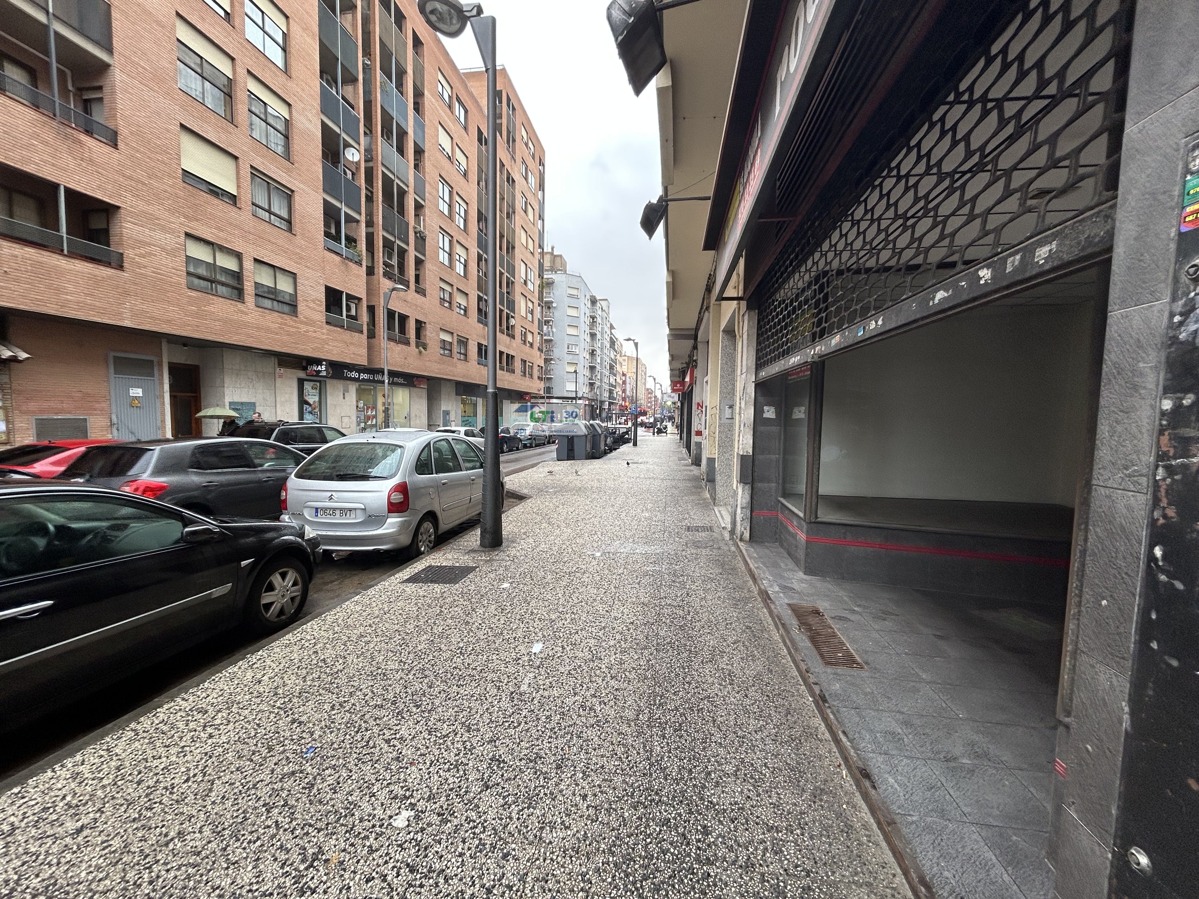 Vista exterior de Local en venda en  Zaragoza Capital