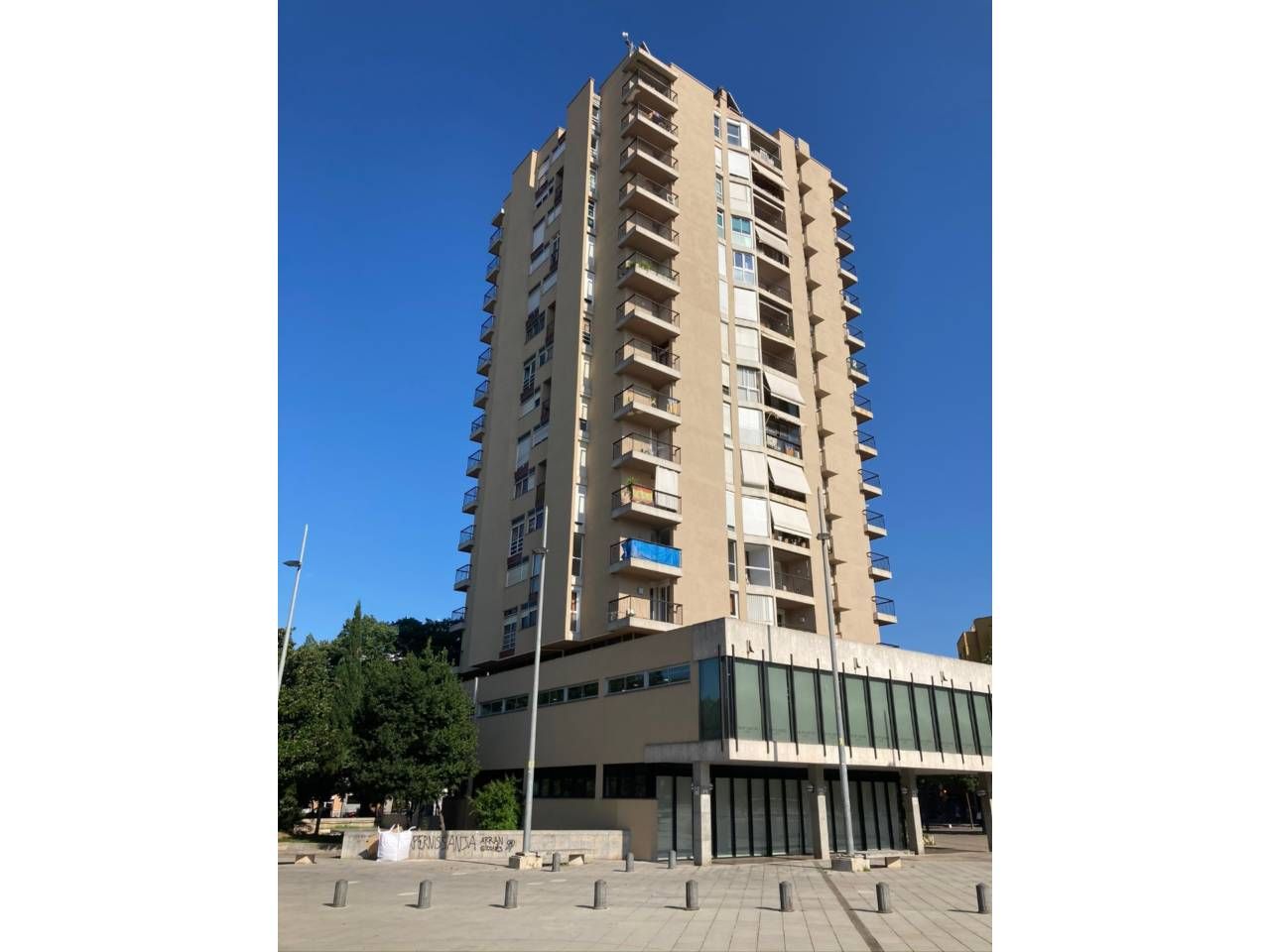 Exterior view of Office for sale in Girona Capital