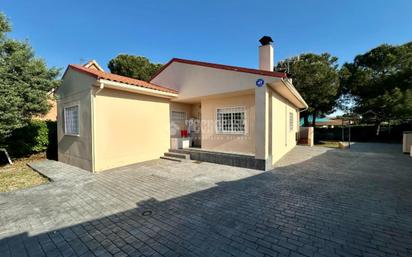 Vista exterior de Casa o xalet en venda en Pioz amb Calefacció i Balcó