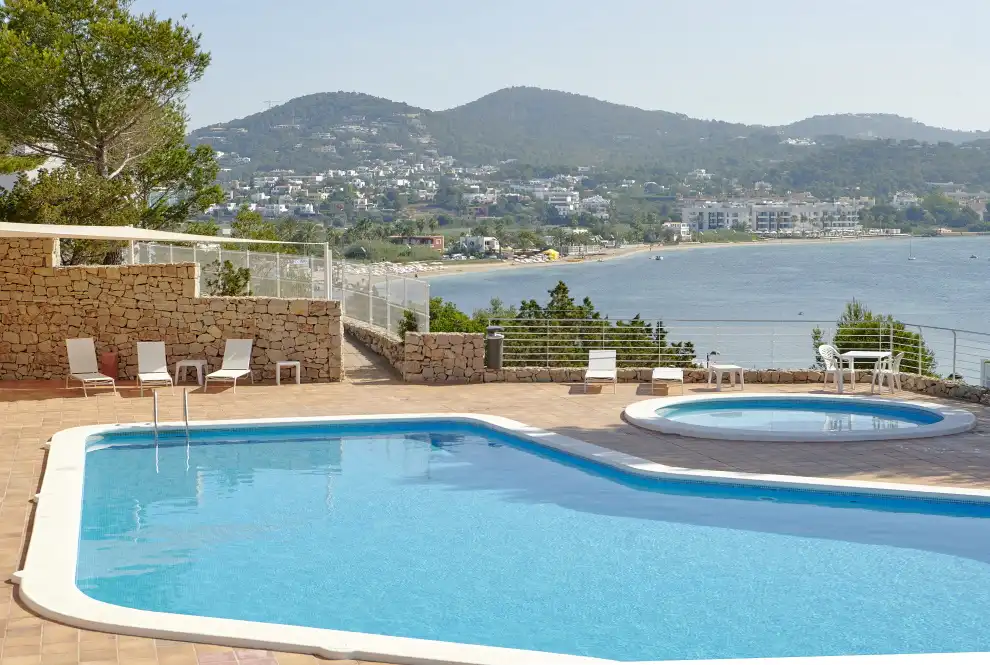 Piscina de Apartament en venda en Eivissa amb Aire condicionat, Calefacció i Jardí privat