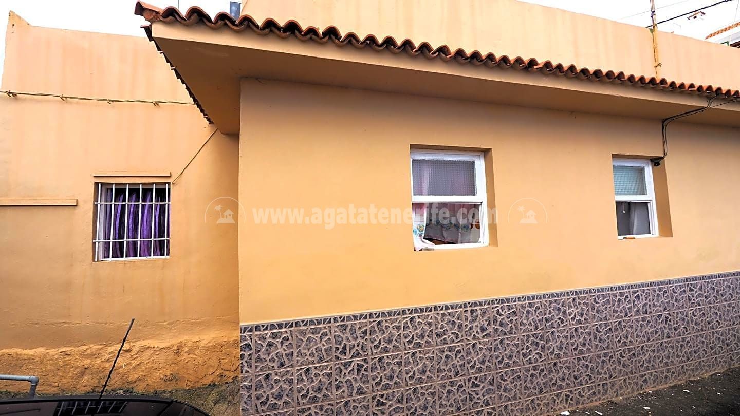 Vista exterior de Casa o xalet en venda en Garachico amb Jardí privat i Moblat
