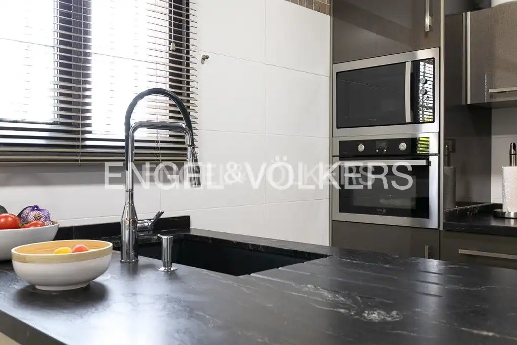 Cocina de Casa o chalet en venta en Valencia con Aire acondicionado, Calefacción y Jardín privado