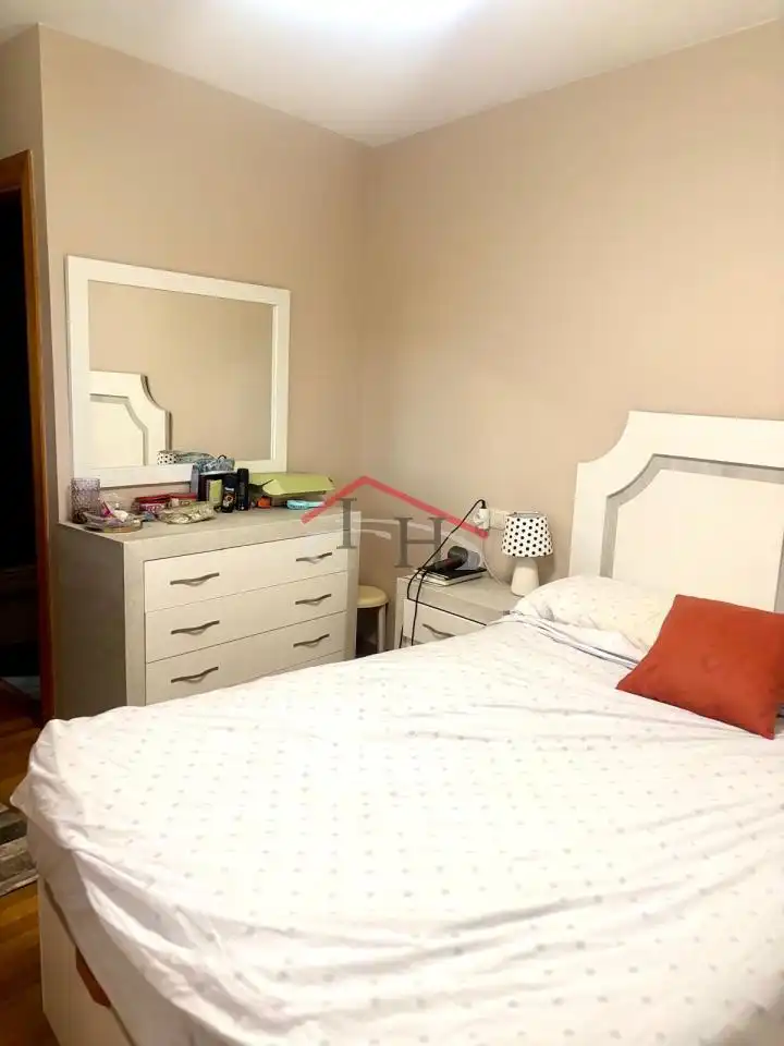 Habitación de Apartamento en venta en León Capital  con Calefacción, Parquet y Terraza
