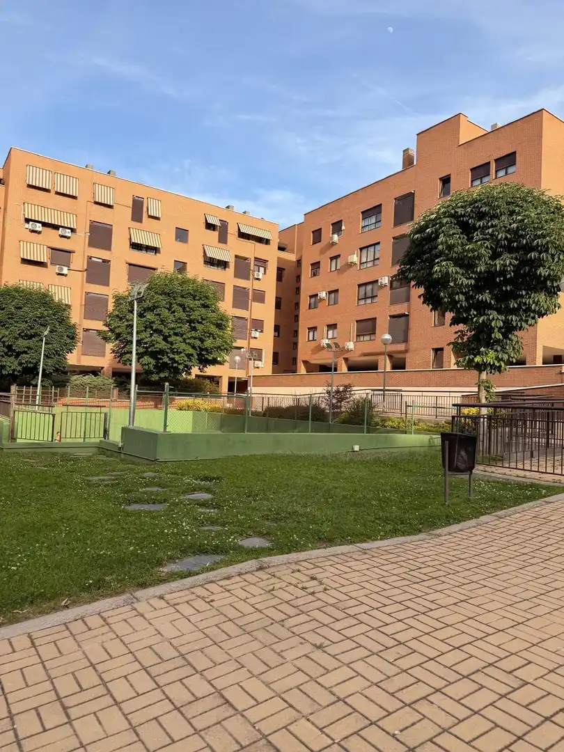 Vista exterior de Piso en venta en Valdemoro con Calefacción, Trastero y Piscina comunitaria
