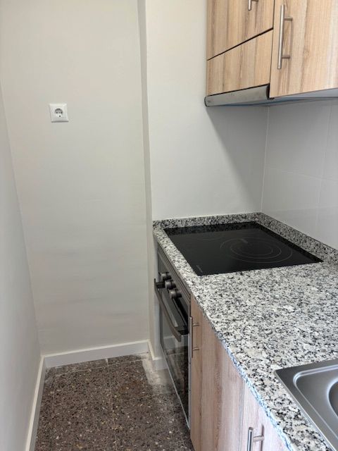 Cocina de Estudio de alquiler en  Barcelona Capital con Aire acondicionado, Calefacción y Horno