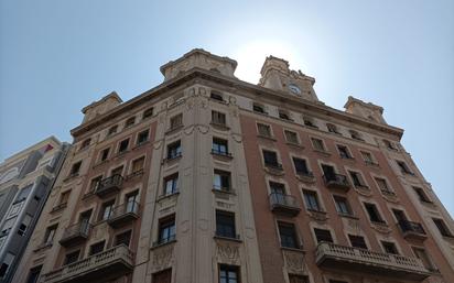 Vista exterior de Àtic de lloguer en  Valencia Capital amb Aire condicionat i Terrassa