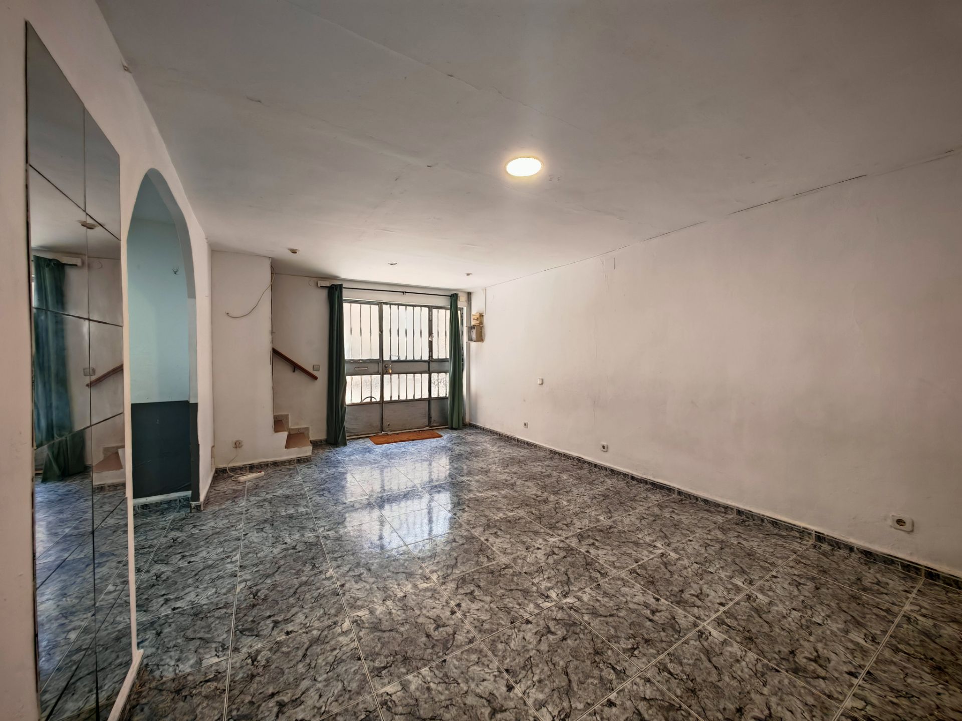 Flat for sale in  Barcelona Capital  with Oven