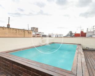 Swimming pool of Flat to rent in  Barcelona Capital  with Air Conditioner, Heating and Terrace