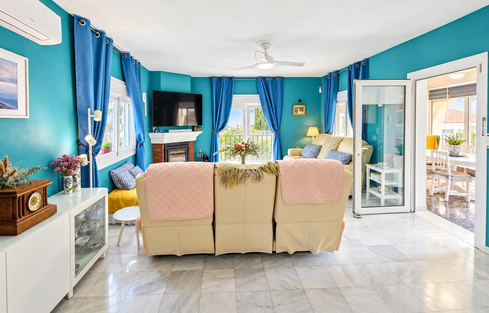 Living room of Houses for sale in La Duquesa