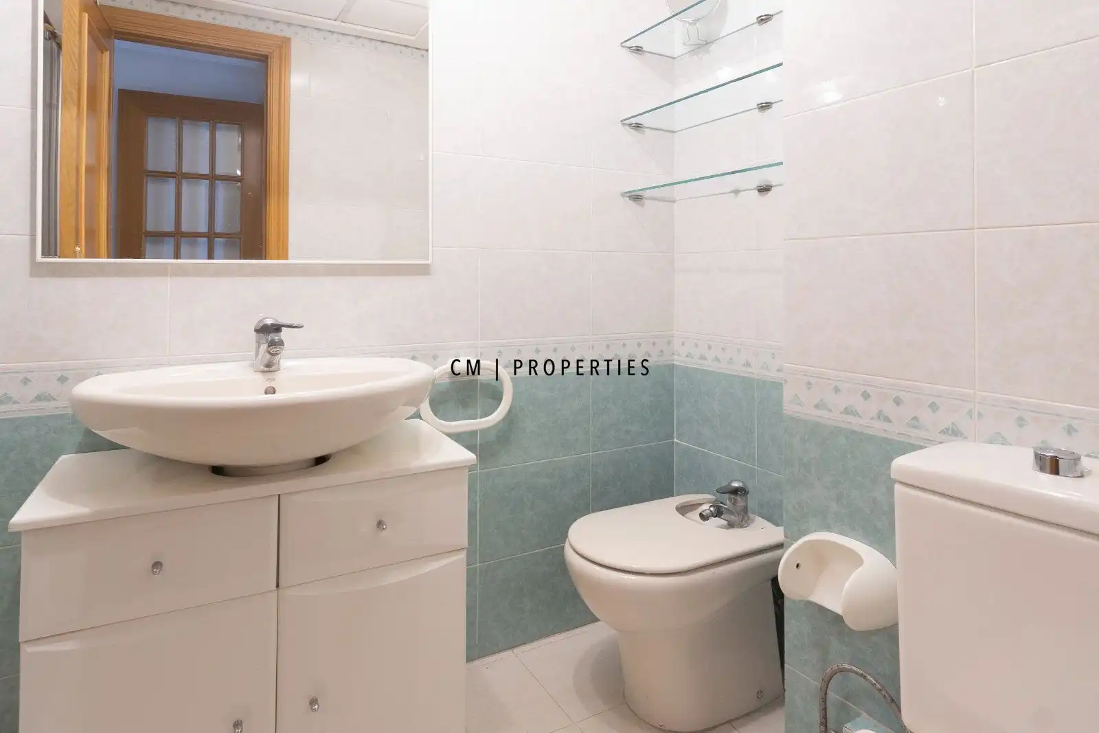 Bathroom of Flat for rent in Valencia  with Air Conditioner, Heating and Terrace
