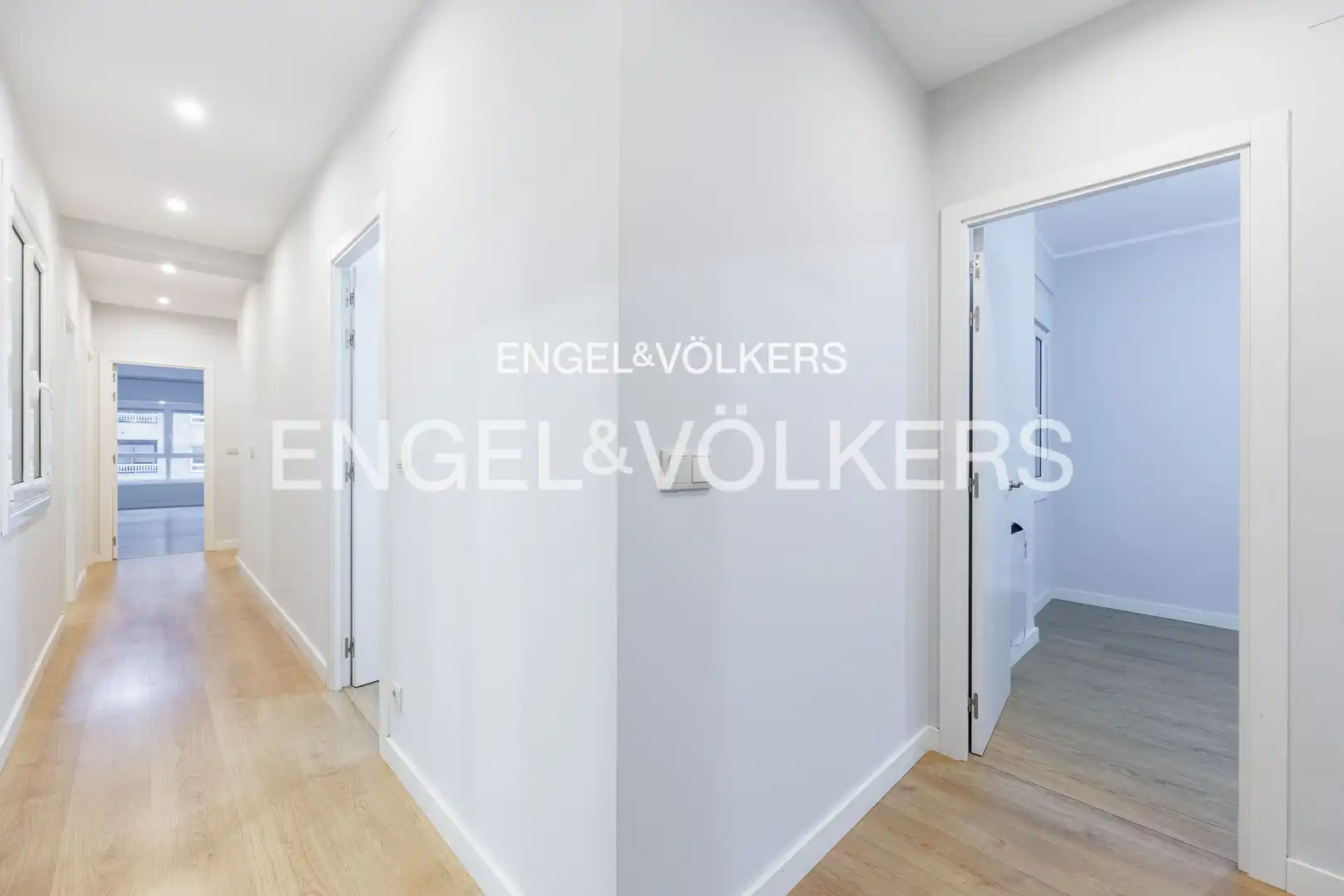 Piso en venta en Vigo  con Calefacción, Terraza y Balcón